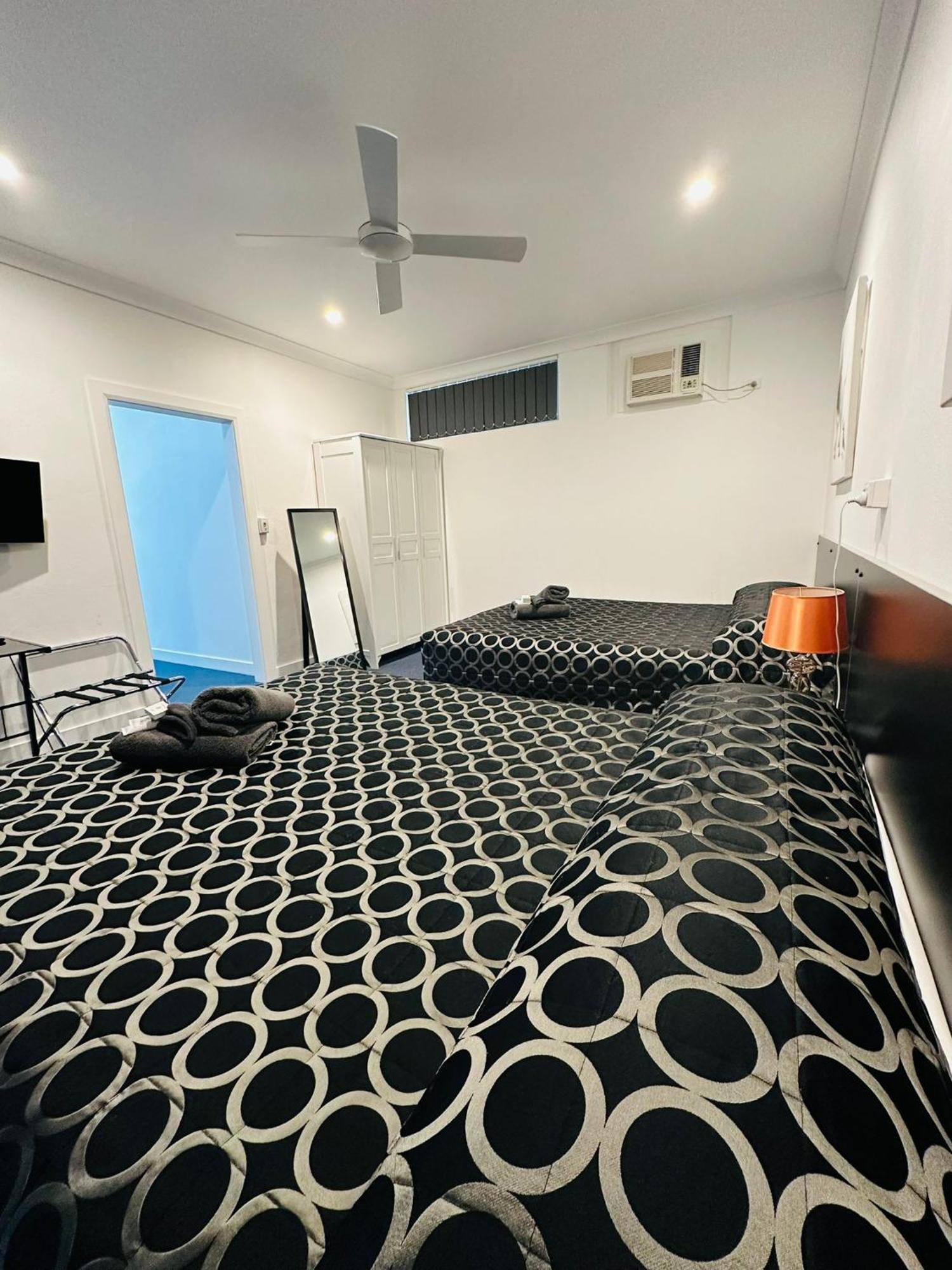 Twin Swans Motel Inverell Extérieur photo